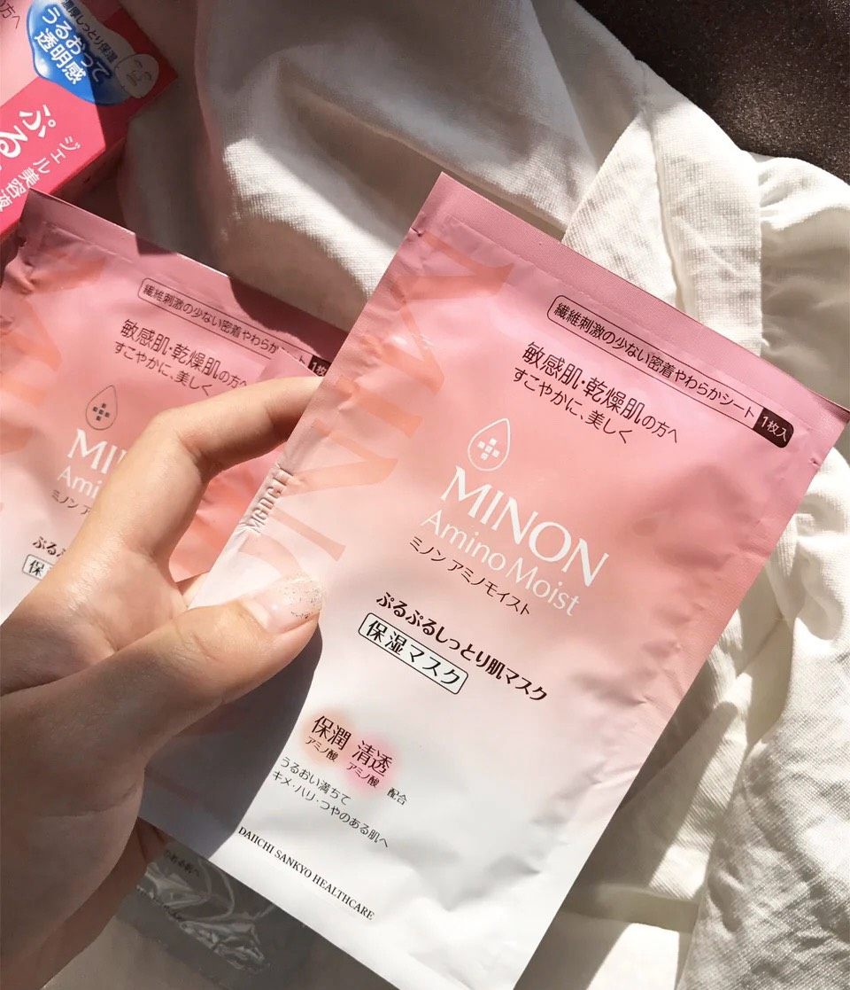 每次一来痘痘或者粉刺，我都会立即采取以下措施，用化妆棉蘸取流