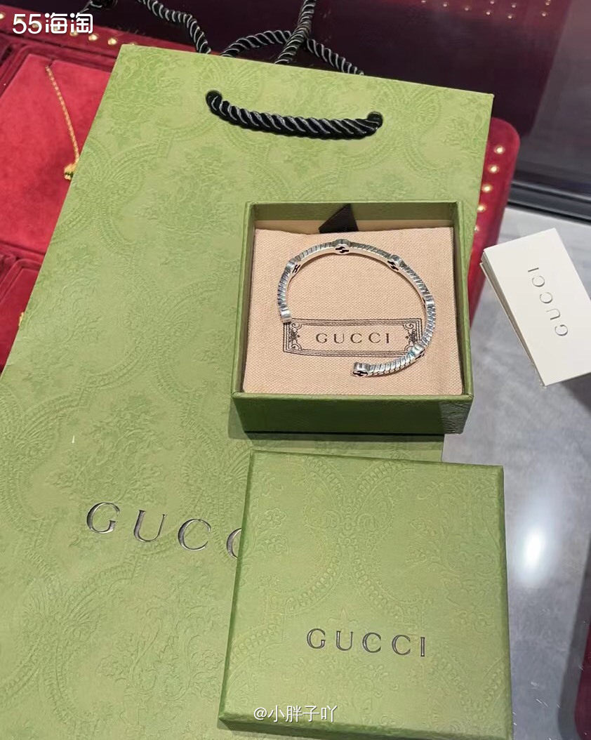 🤣其实这个手镯我等了很久，才到货  这款手镯是我在专柜那天