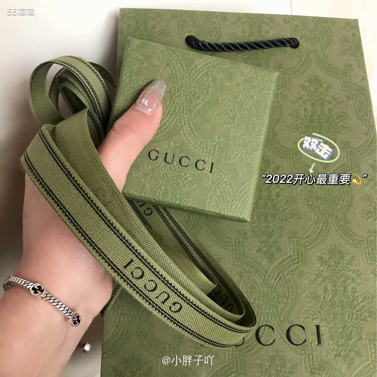 🤣其实这个手镯我等了很久，才到货  这款手镯是我在专柜那天