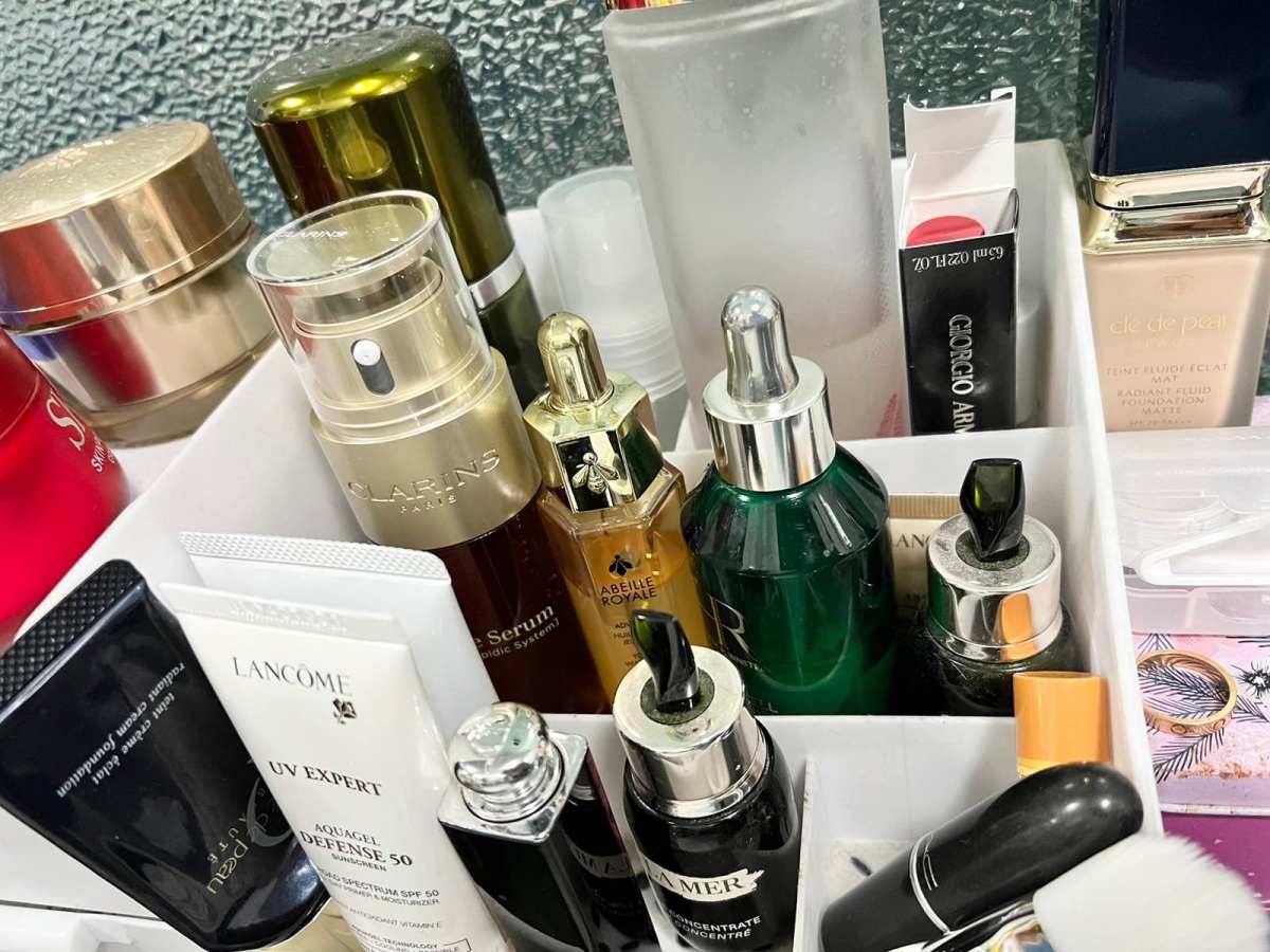 反反复复的冒痘痘，简直就是毁容！😭 18岁都没有长过痘痘，