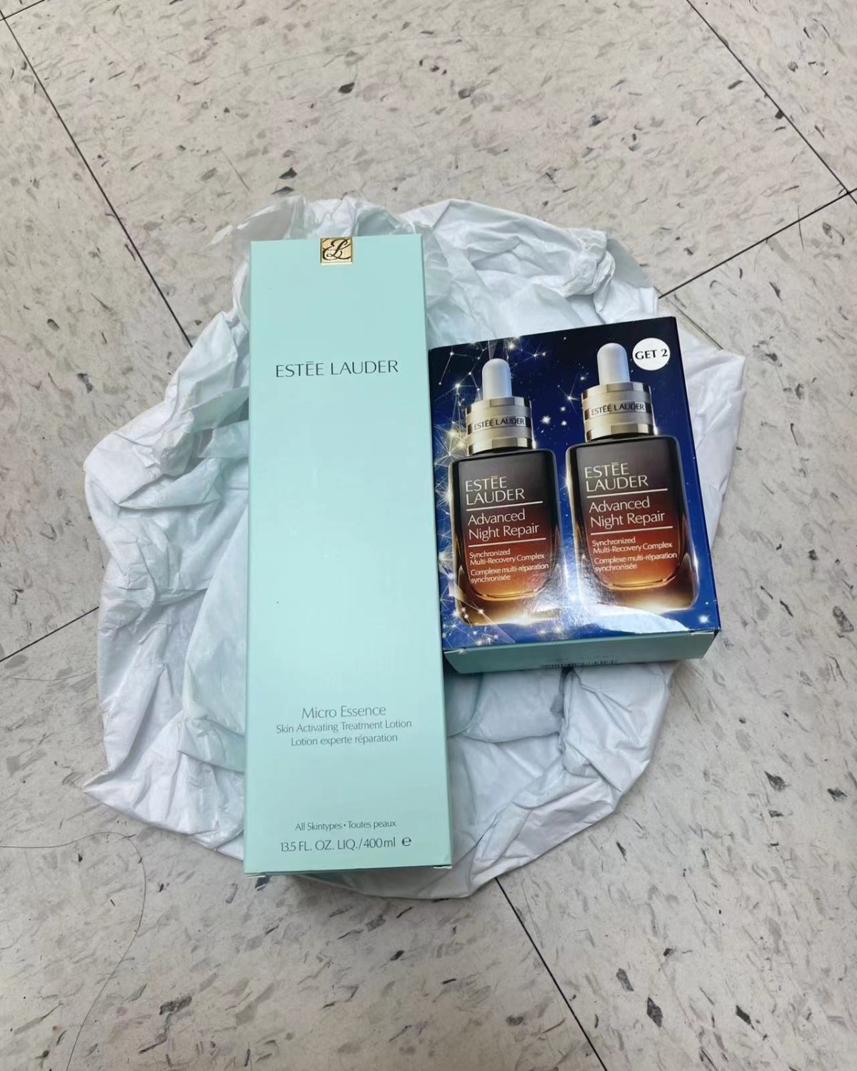 雅诗兰黛小棕瓶精华真的是好用到爆的修护精华👍  功效: 滋