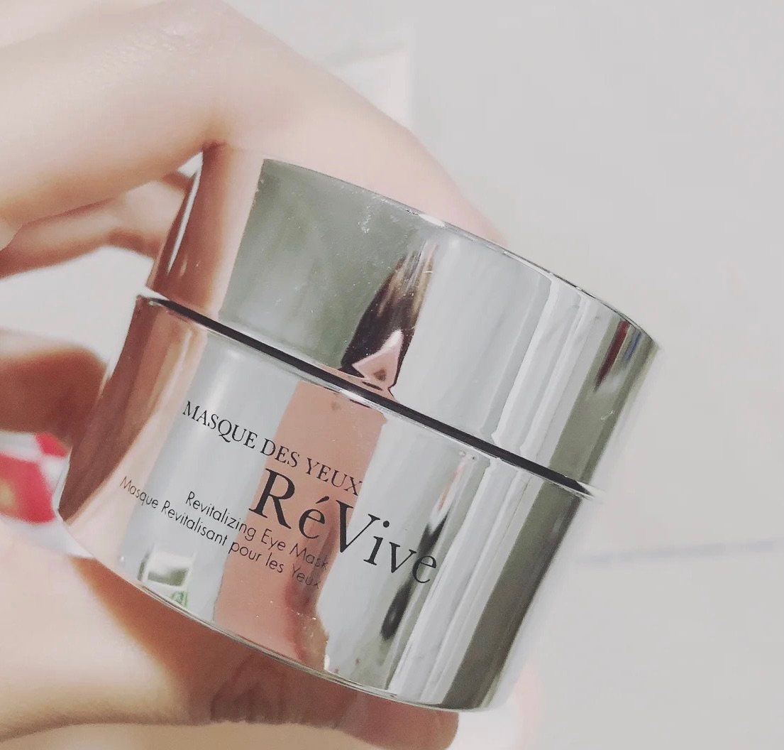 💐眼睛周围感觉是最能出卖年龄的地方，眼纹。黑眼圈，眼周浮等