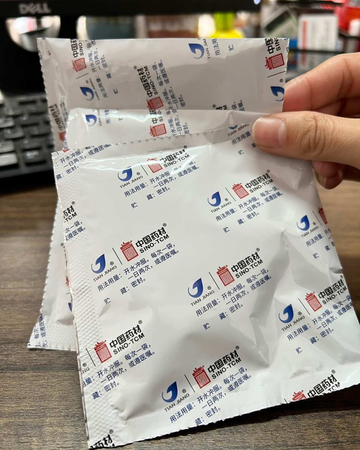 反反复复的冒痘痘，简直就是毁容！😭 18岁都没有长过痘痘，