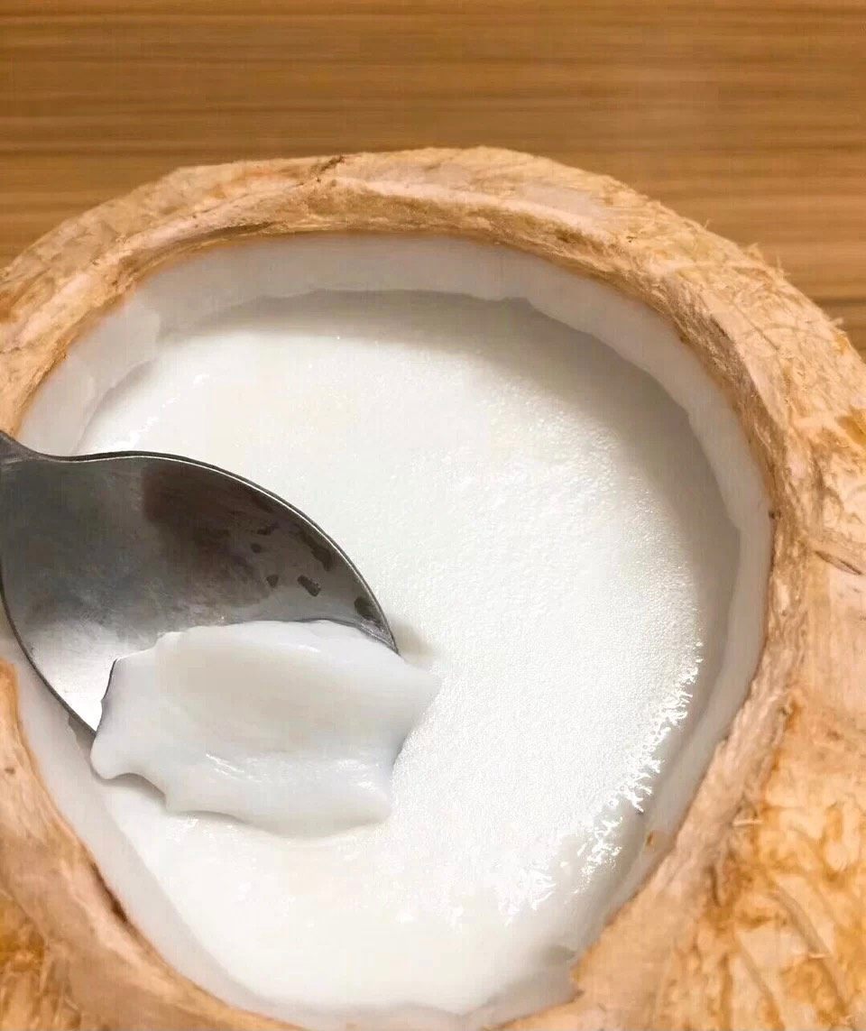 💐椰子冻我第一次吃时是在一个做泰餐的餐馆里吃的，当时真的感