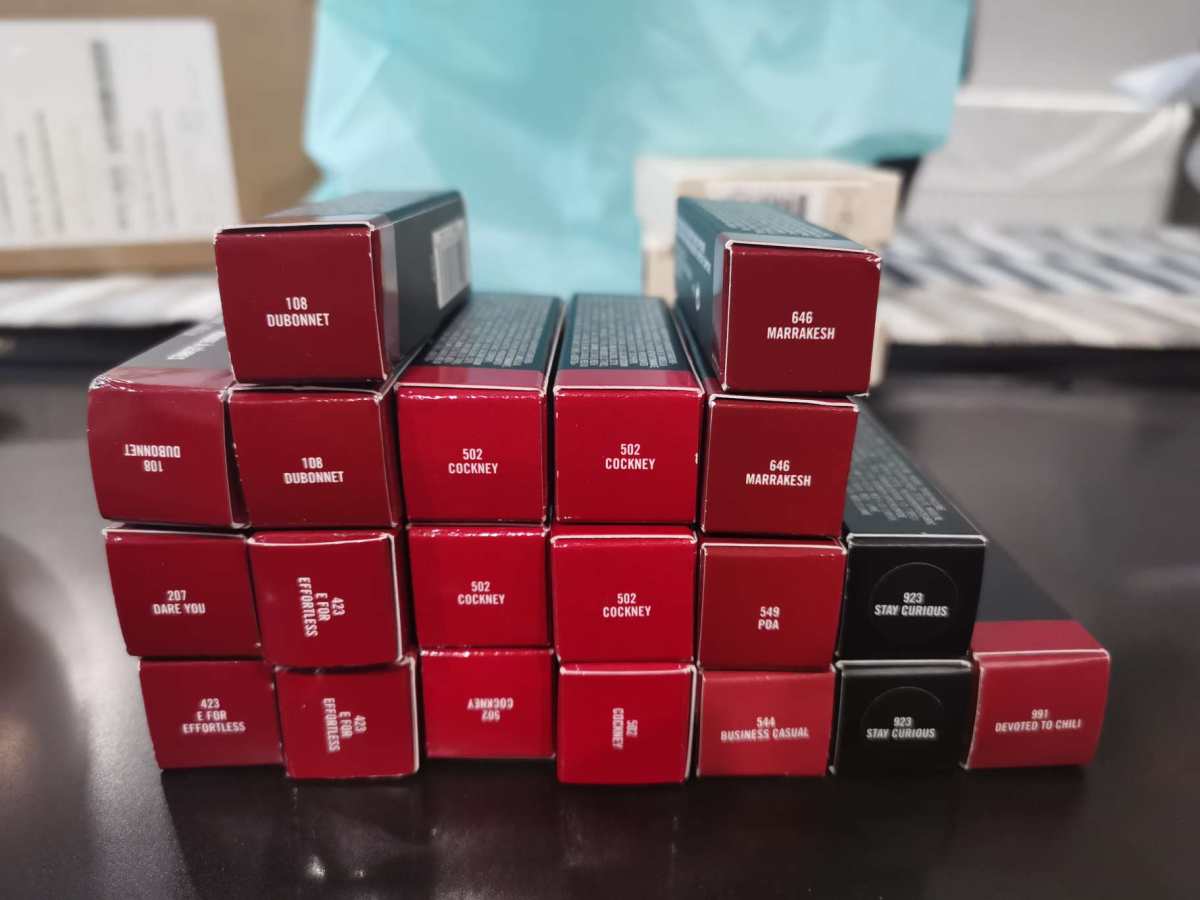 马上要过年了，11月末趁着黑5活动，买了一大波mac口红，没