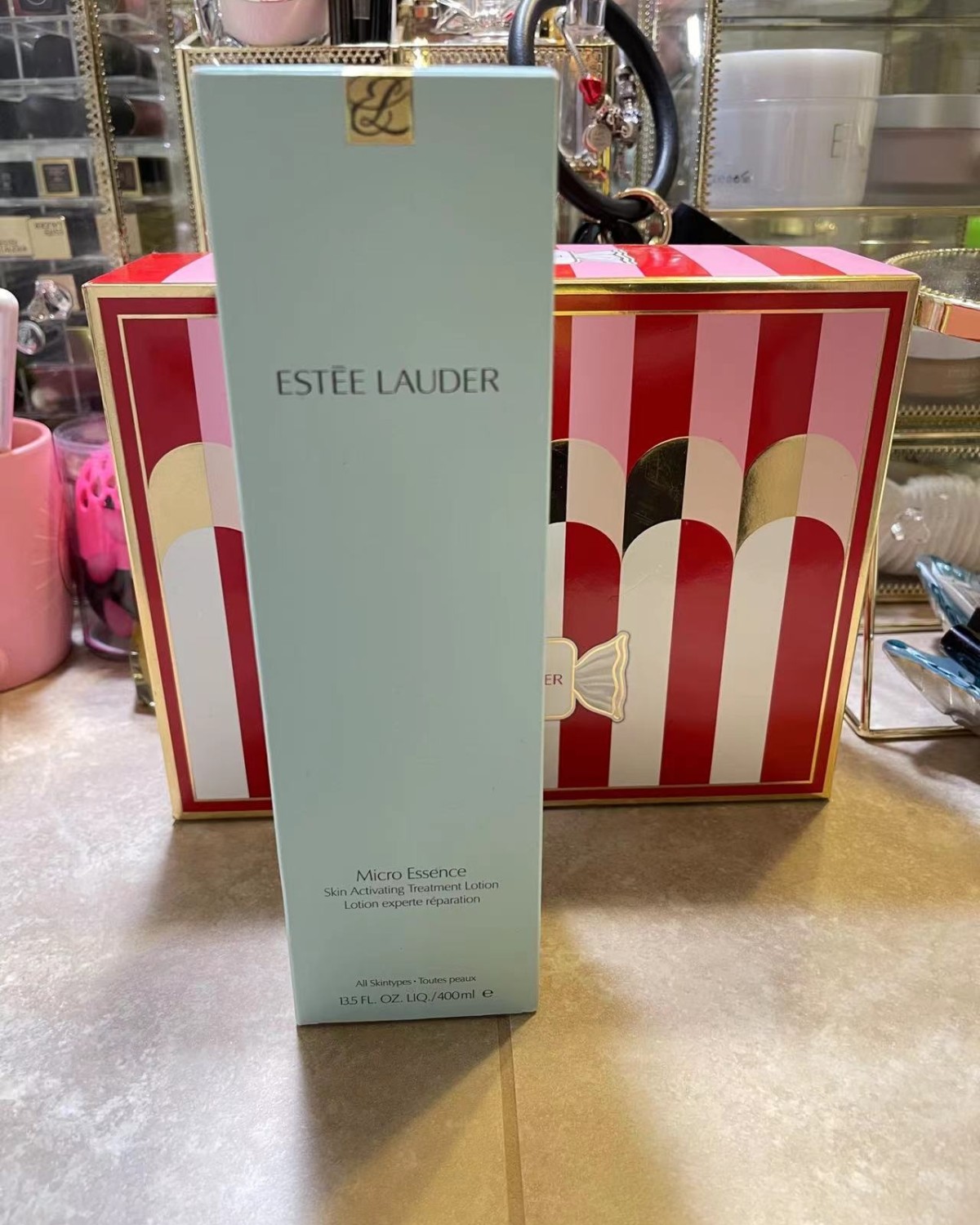 雅诗兰黛原生液两种用法，一是直接当爽肤水用，二是，用它来湿敷