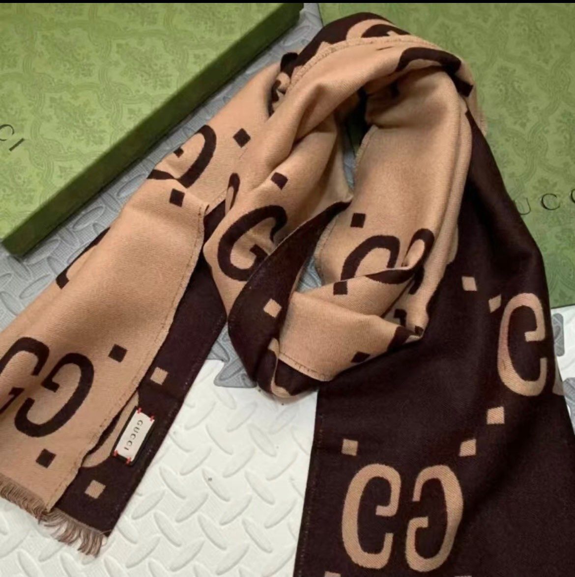 GUCCI流苏羊毛真丝混纺提花围巾，舒适又百搭  🎀GUC