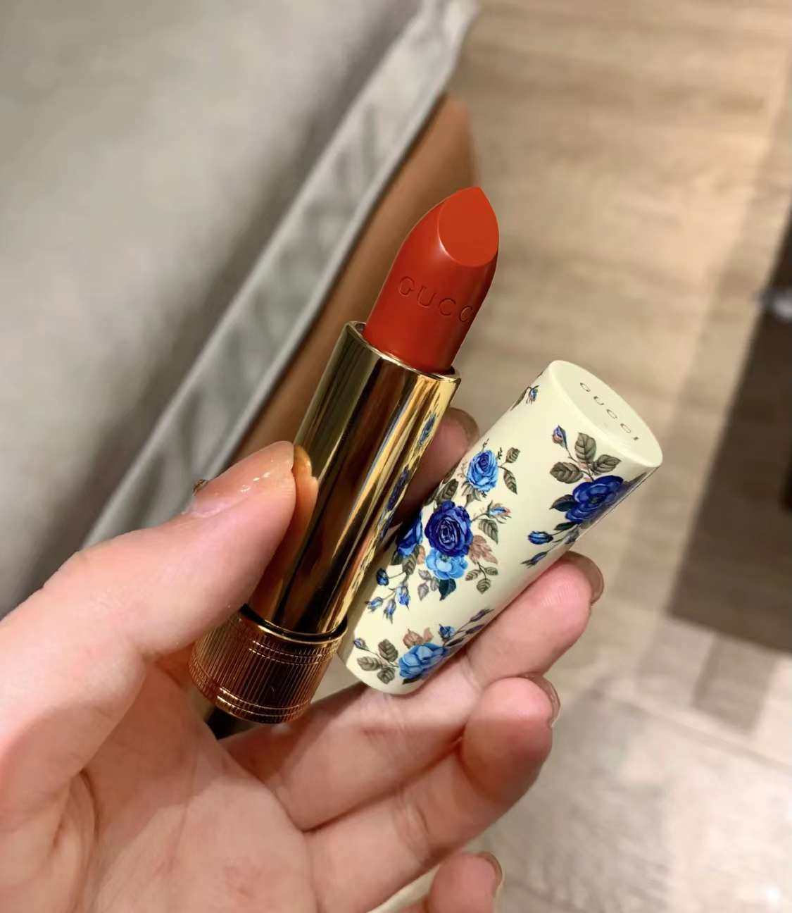 Gucci近年来出了很多好看的颜值高的彩妆，有些单品比如粉饼