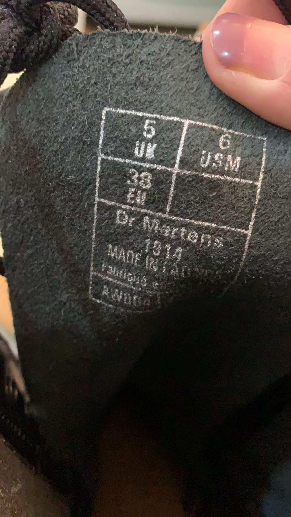 这双Dr Martens马丁靴是之前55发布的美国官网Dr 