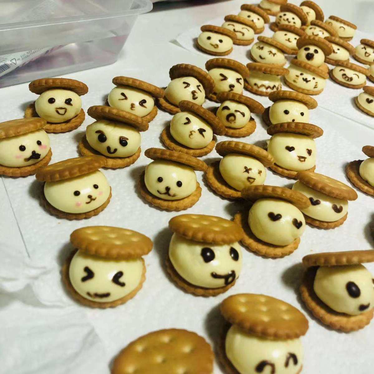 ✅放假啦，小姑娘闹着要吃牛轧糖饼干，那就开做咯，步骤超级简单