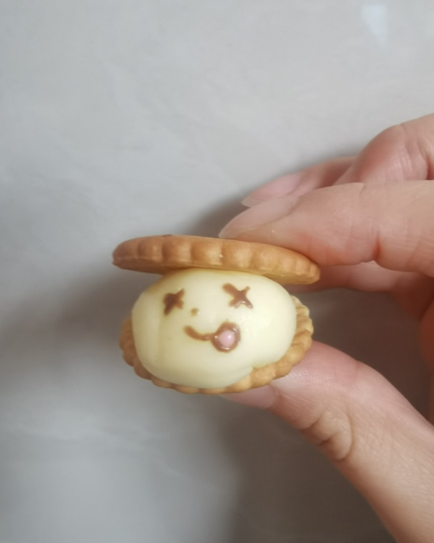 ✅放假啦，小姑娘闹着要吃牛轧糖饼干，那就开做咯，步骤超级简单