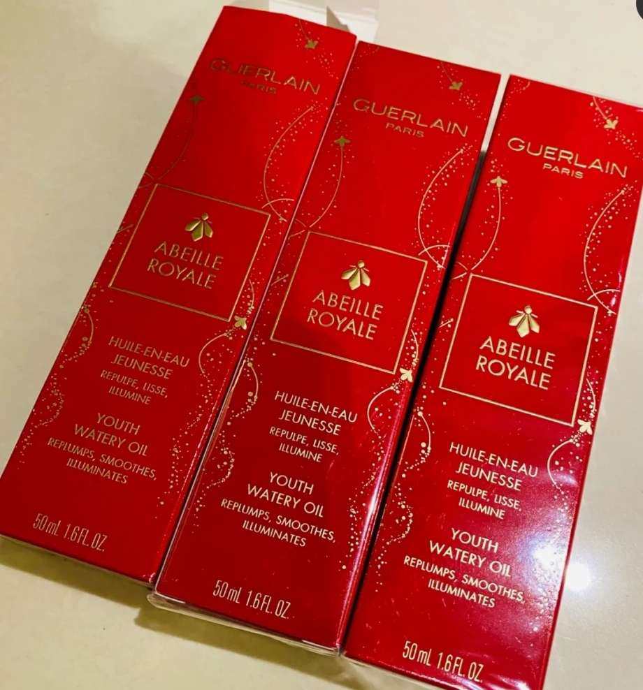 最近我用的最多的油类就是娇兰复原蜜了，它是水感的油，也是最不