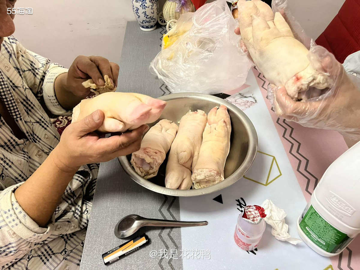🌟我家这边年夜饭必备的就是猪蹄啦，寓意多挠钱💰，就是这么