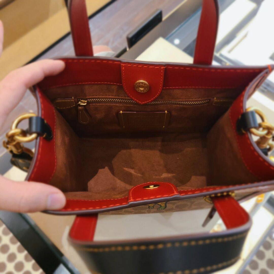 🐯coach为了迎接虎年出的限定快托特，今年的小老虎造型太