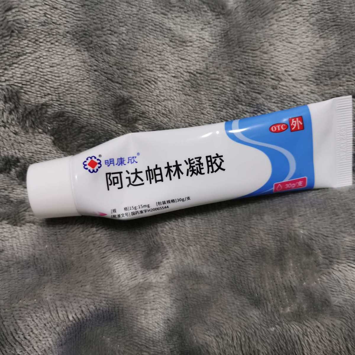 其实痘痘分很多种，有时候是发炎的痘痘，有时候是粉刺，有时候又