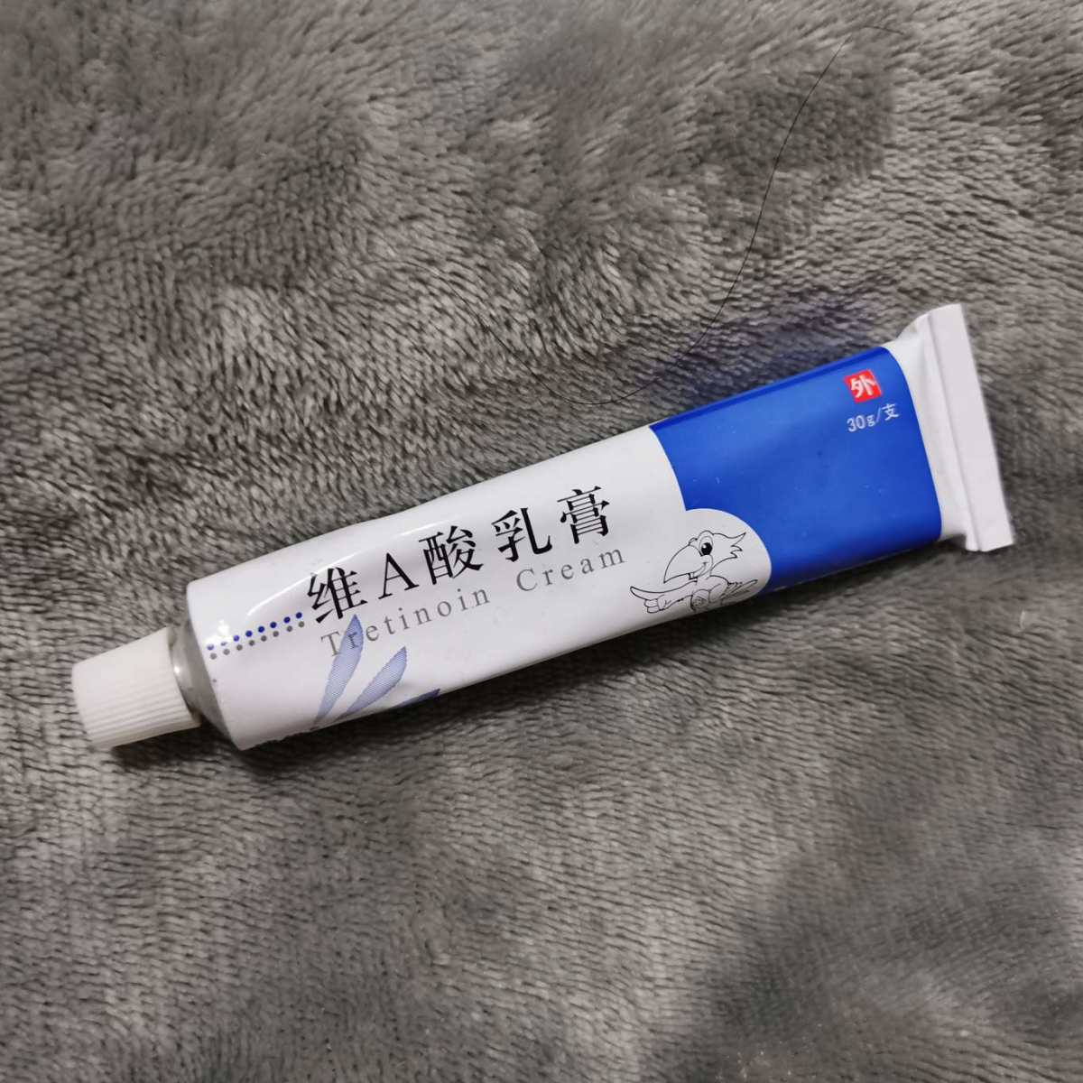 其实痘痘分很多种，有时候是发炎的痘痘，有时候是粉刺，有时候又
