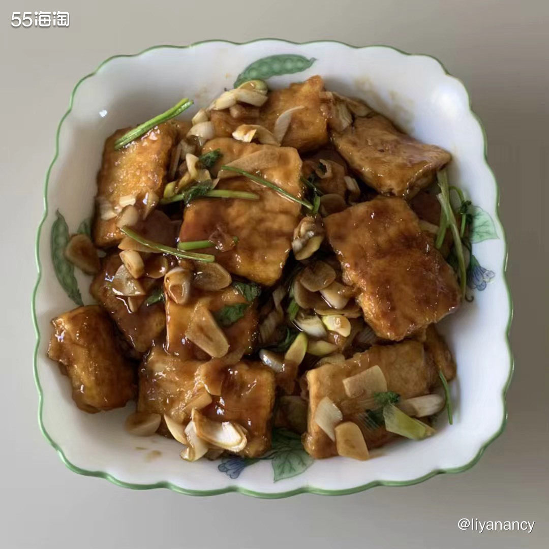 ✨这个香煎豆腐是我过年的时候特别给姥姥做的，左手下厨房右手大