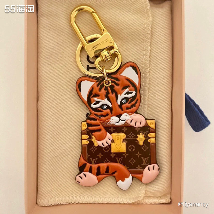 ✨作为lv牌的爱好者，之前就在朋友圈里看到代购分享他家的虎年