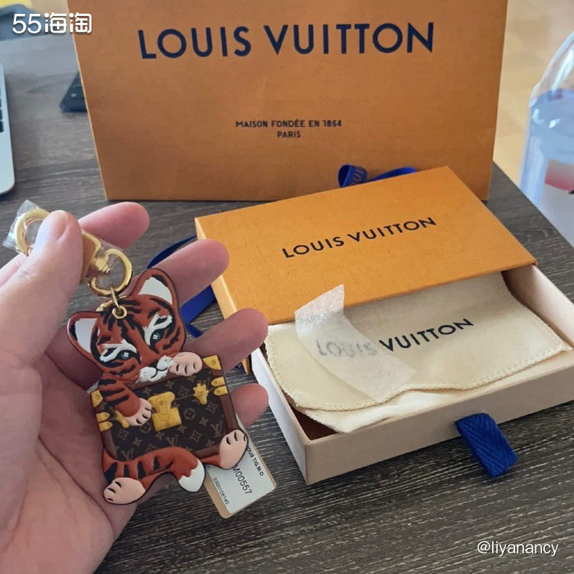 ✨作为lv牌的爱好者，之前就在朋友圈里看到代购分享他家的虎年