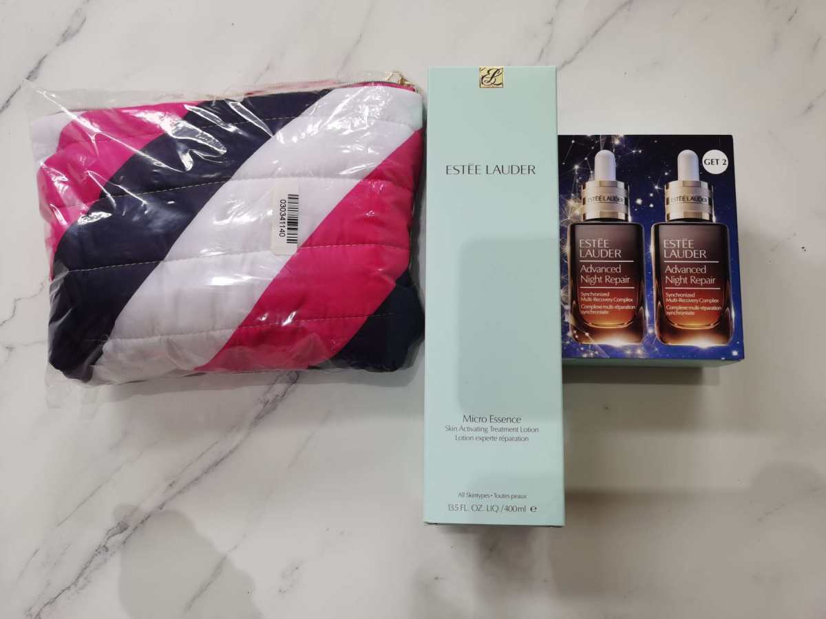 ✅雅诗兰黛羽绒服化妆包再次登场，这次黑五7件套礼包也是各种各