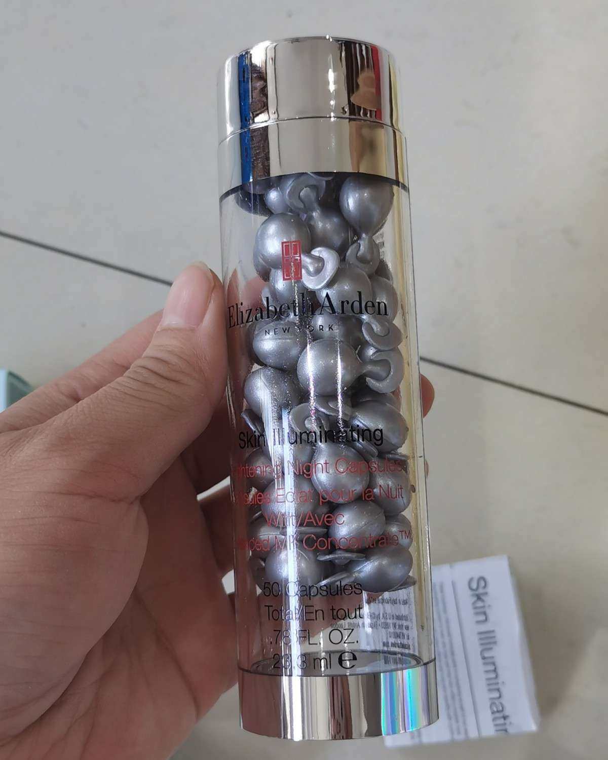 ✅雅顿银胶，一款主推淡的精华，虽然它很低调，但是效果非常不错