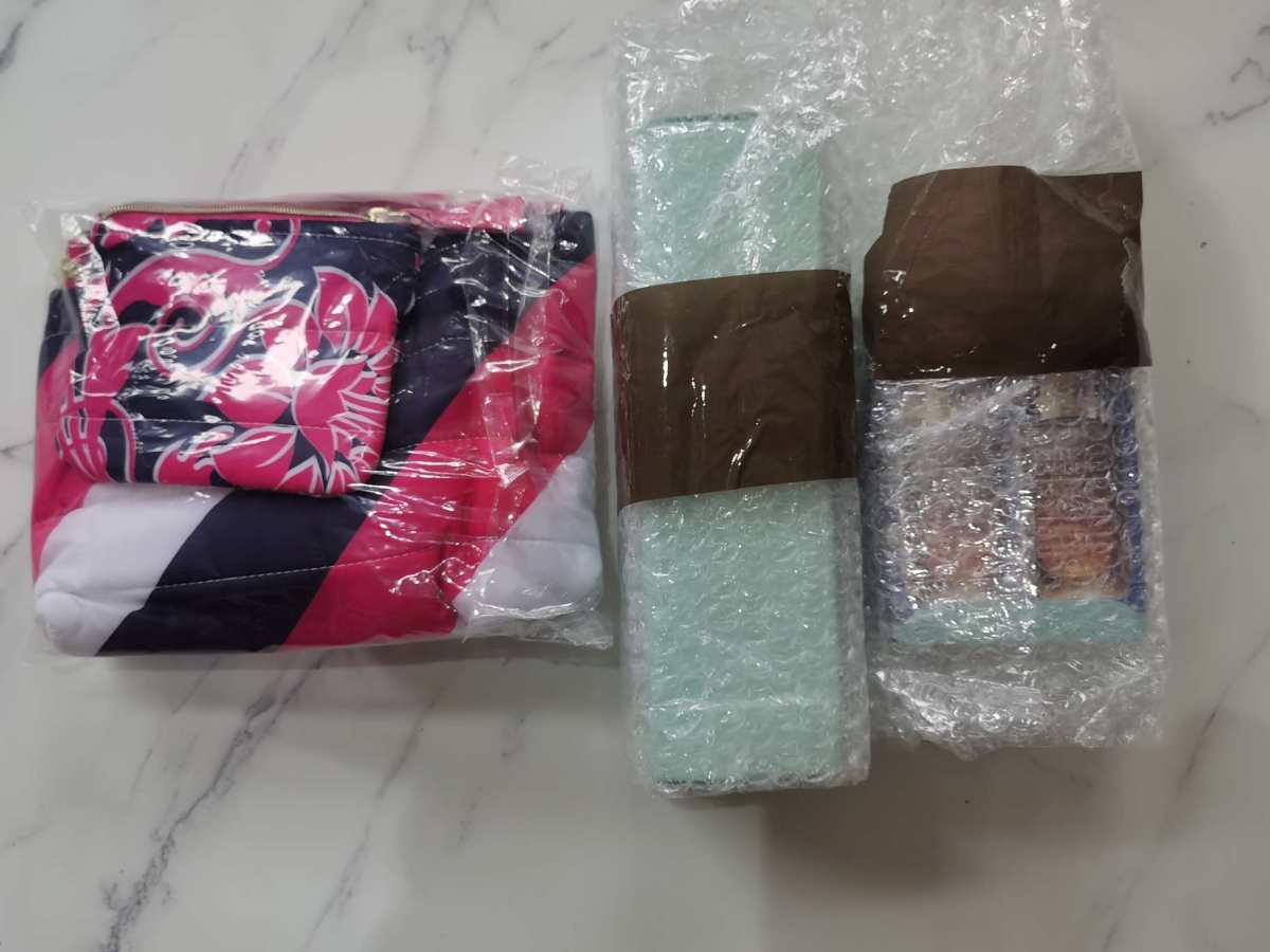 ✅雅诗兰黛羽绒服化妆包再次登场，这次黑五7件套礼包也是各种各