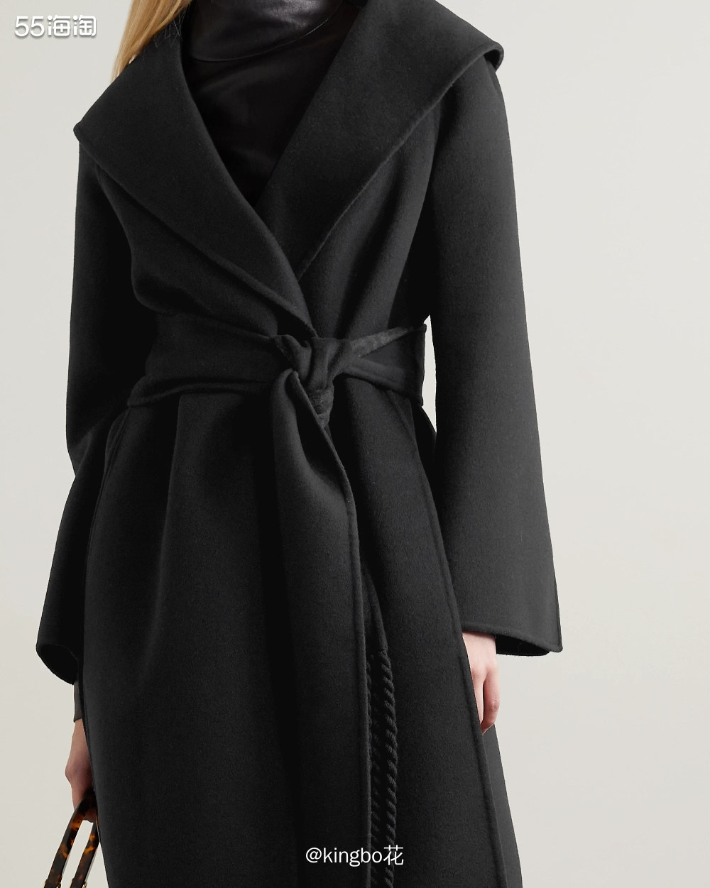 🔴FENDI 真丝混纺大衣，配有双面流苏的腰带，显又时尚 