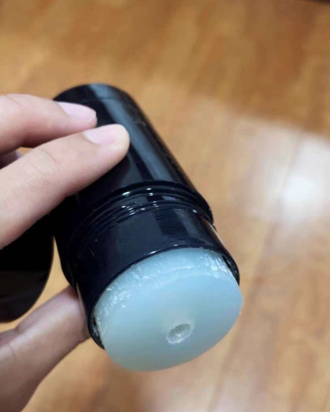 ✅香奈儿蔚蓝止汗膏，虽然名字是止汗膏，但是我一直拿来当香膏使