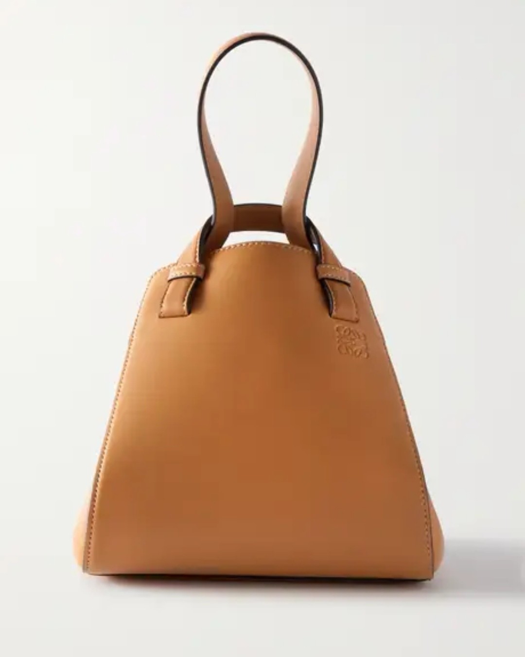 ✅Loewe 的 “Nugget” 包袋堪称品牌标志性 “H
