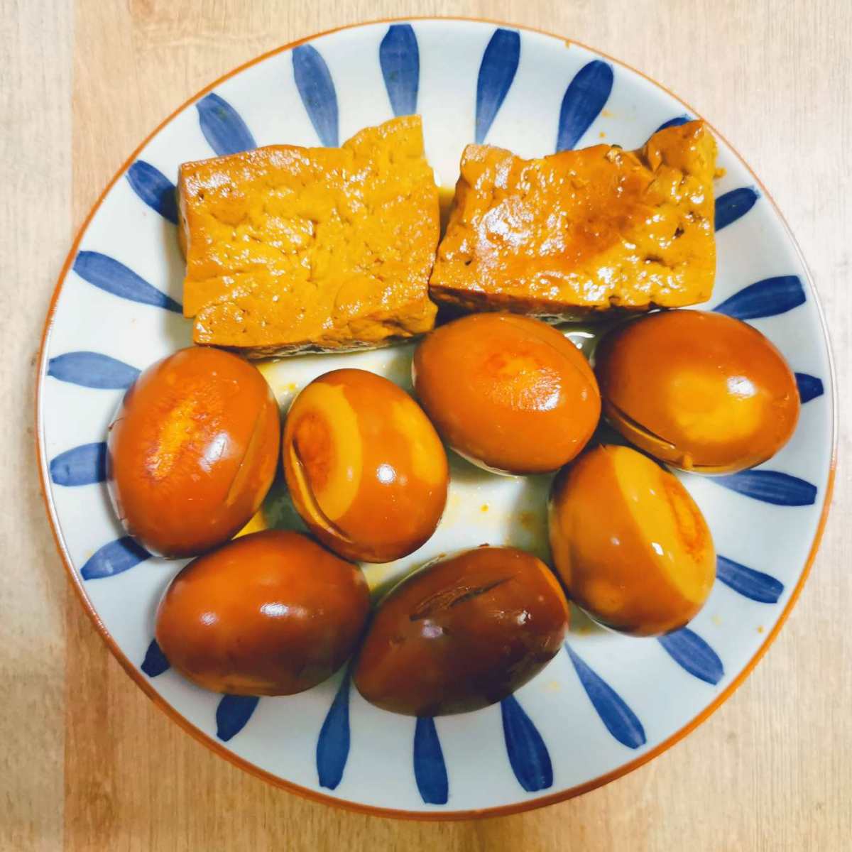 前两天，看着冰箱里爸妈从老家带过来的五六十个草鸡蛋，平时偶尔