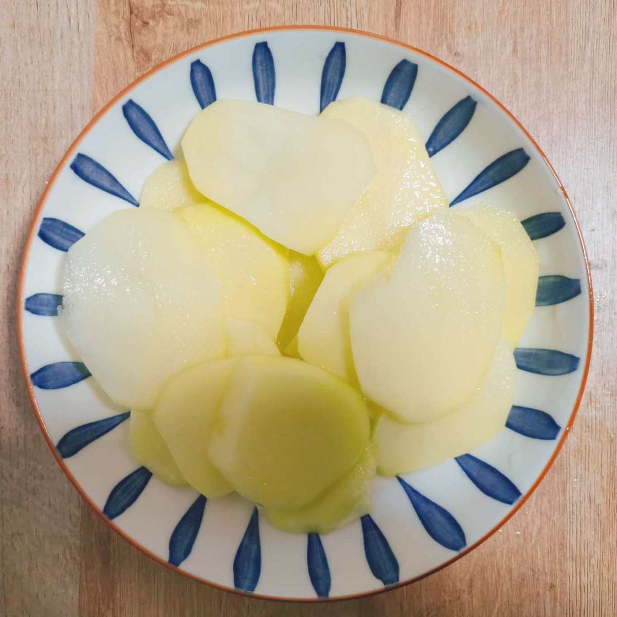 前两天，看着冰箱里爸妈从老家带过来的五六十个草鸡蛋，平时偶尔
