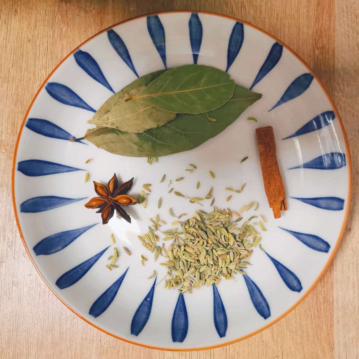 前两天，看着冰箱里爸妈从老家带过来的五六十个草鸡蛋，平时偶尔