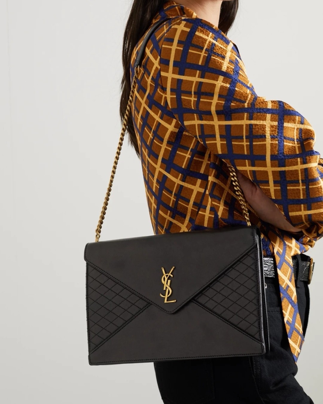 ✅SAINT LAURENT 这款 “Gaby” 单肩包以黑