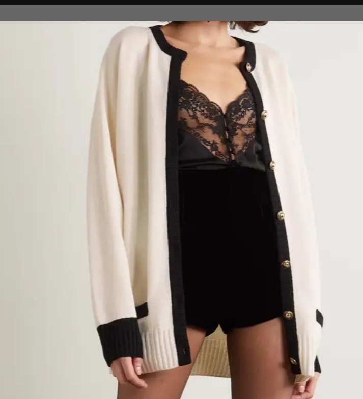 春天快到了，羊毛开衫也是必不可少的服装单品，大家可以去nap