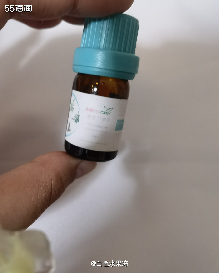 1. 印度迈索尔白檀香精油，容量5ml。当时价格是490元。