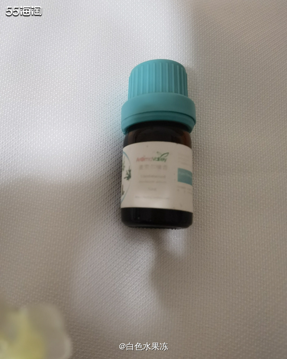 1. 印度迈索尔白檀香精油，容量5ml。当时价格是490元。