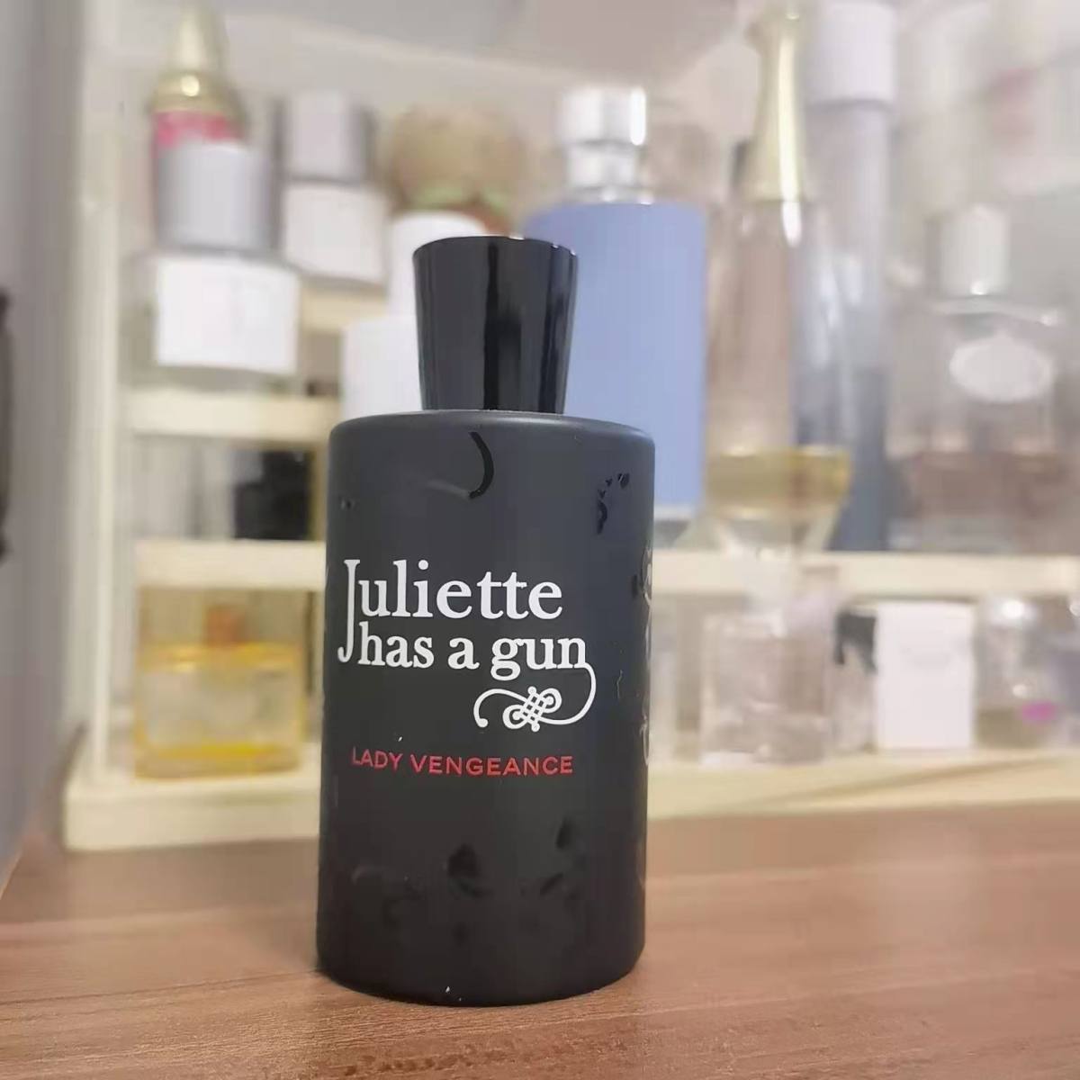 佩朱丽叶复仇女神香水 光看名字就有一种很吸引人的感觉  香水