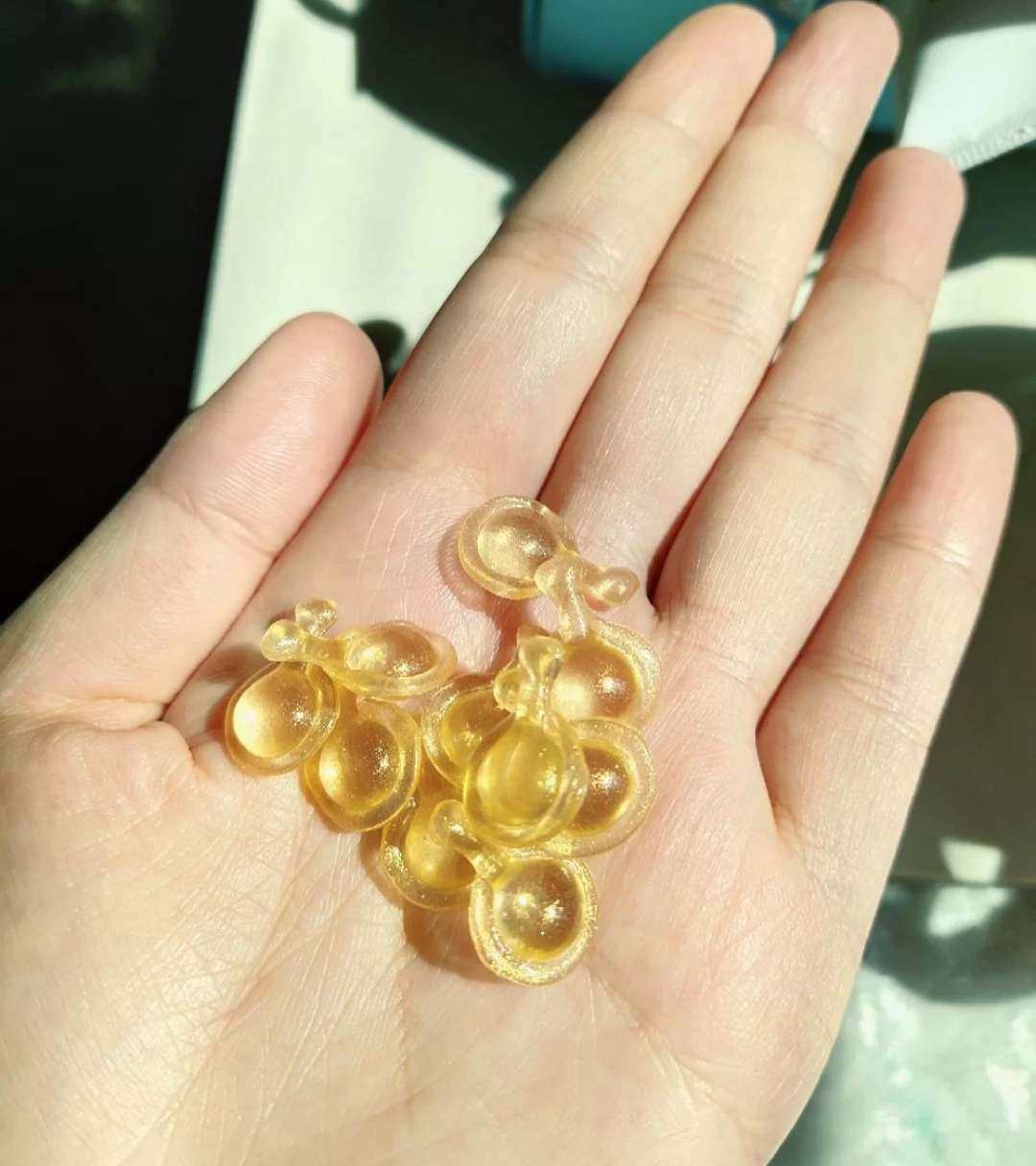 我的雅顿第一单是购买了雅顿的粉胶和眼胶，眼胶是雅顿比较新的单