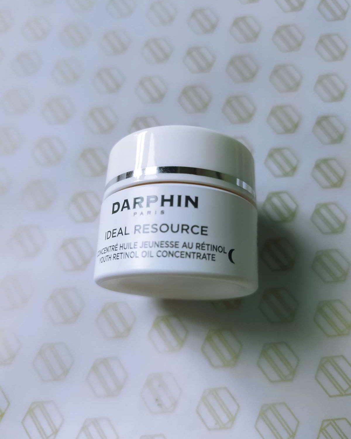 我们常听到或者常常购买的是雅顿的小粉胶维A胶囊，朵梵是比较新