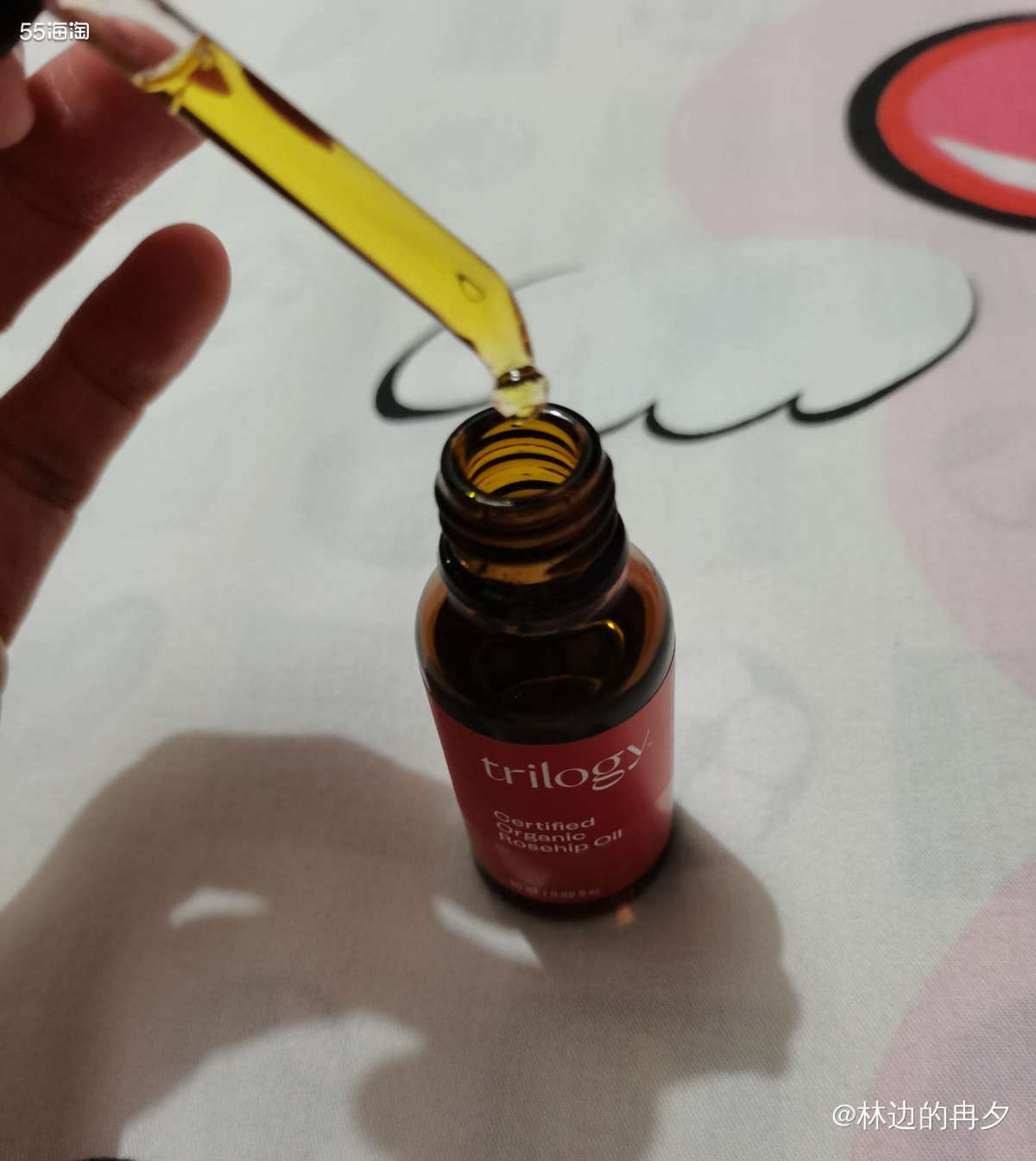 冬季和初春乍暖还寒之际，是最为寒冷干燥的季节。 单用精华液和