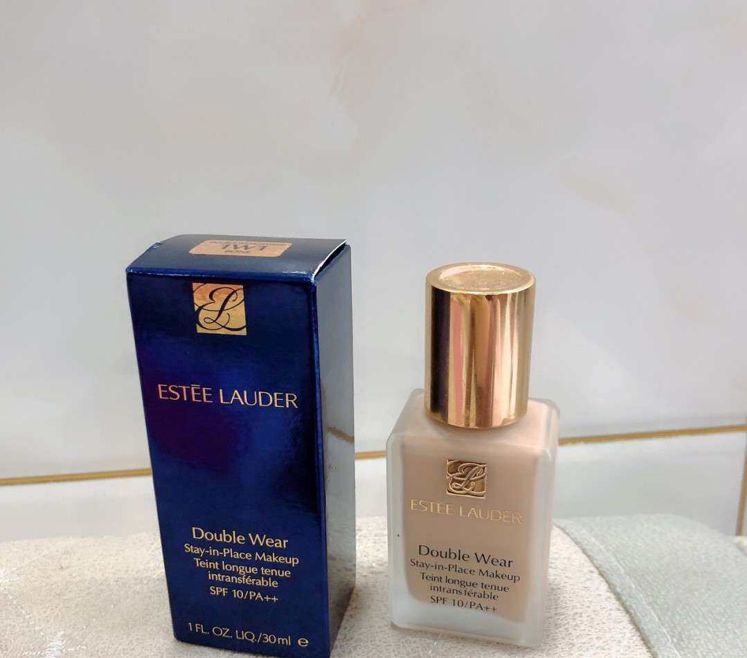 ☁️雅诗兰黛DW是我长期夏天必备的粉底液了，有一次无意中听人