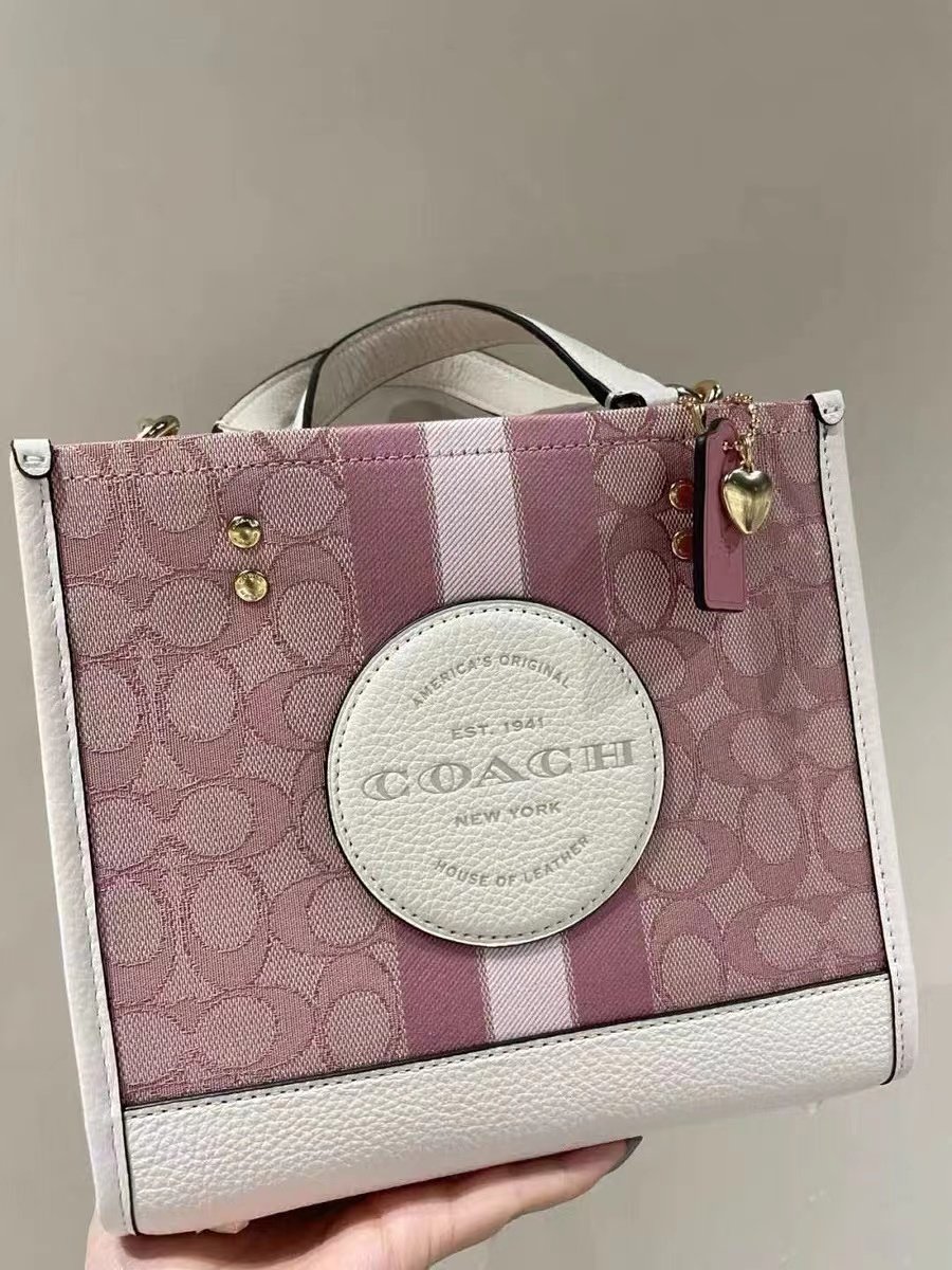 Coach Dempsey 22 情人节限定托特包 这款新配