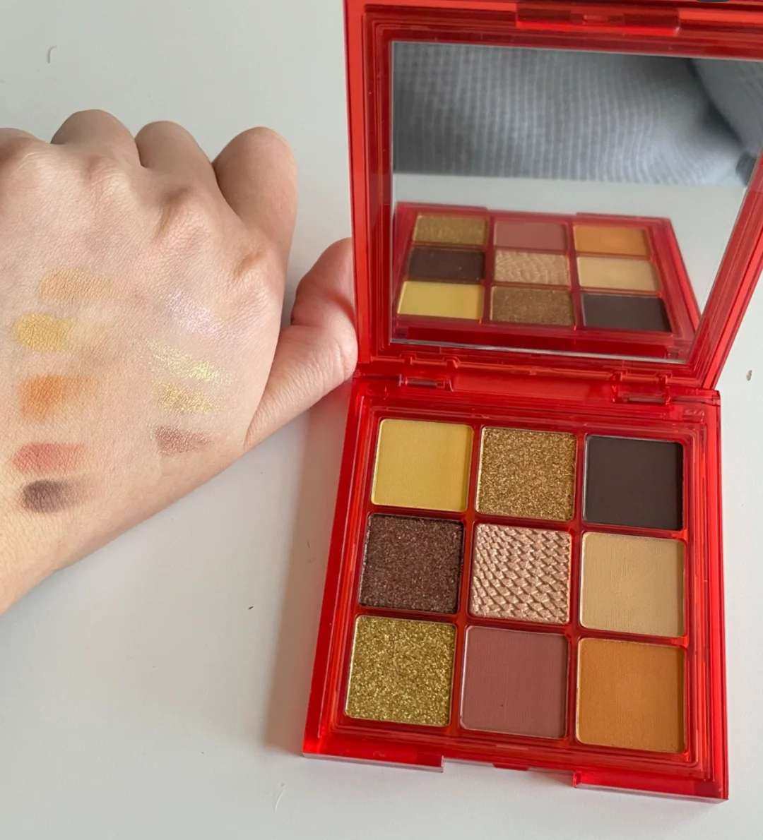 很多彩妆品牌都出了新年限定，Huda beauty也参与了新