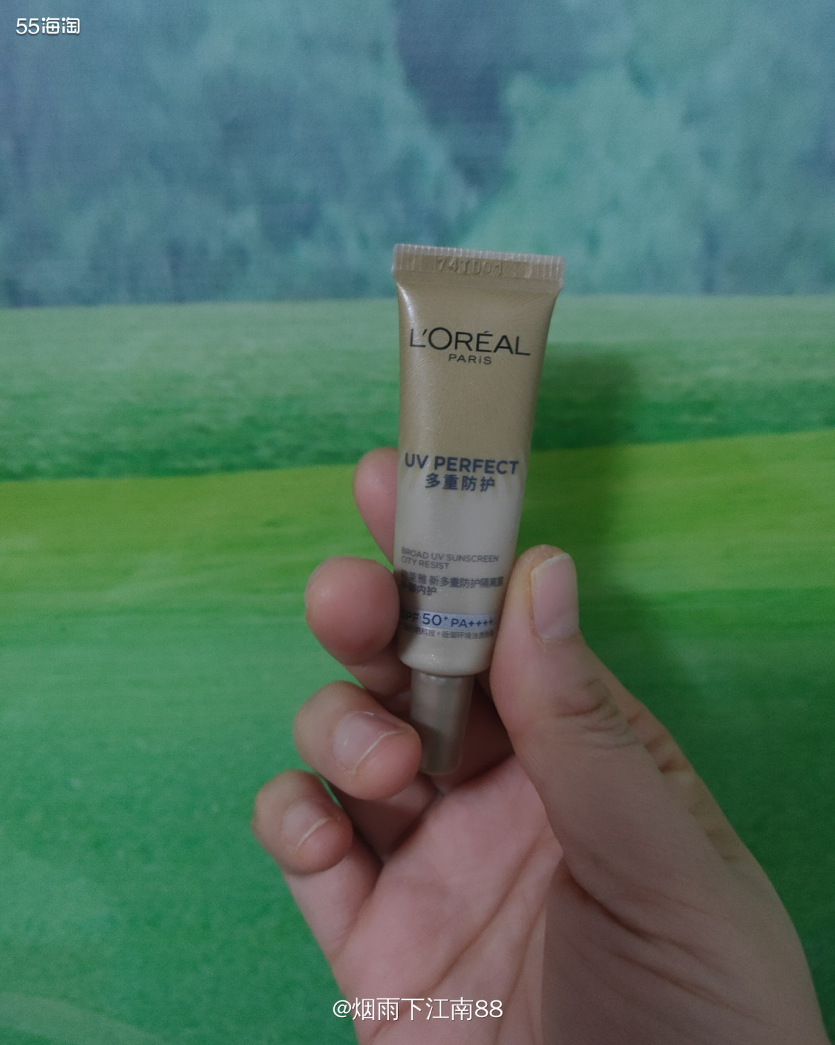 兰蔻质地清爽，成膜也很快，指数spf50，不泛白也不搓泥，水