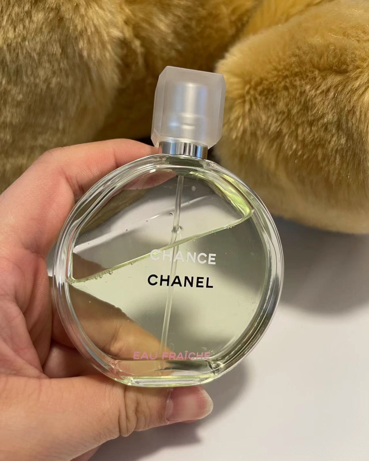 香奈儿邂逅绿，太好闻了，淡淡的木质香，喷上后瞬间爱上 自己，