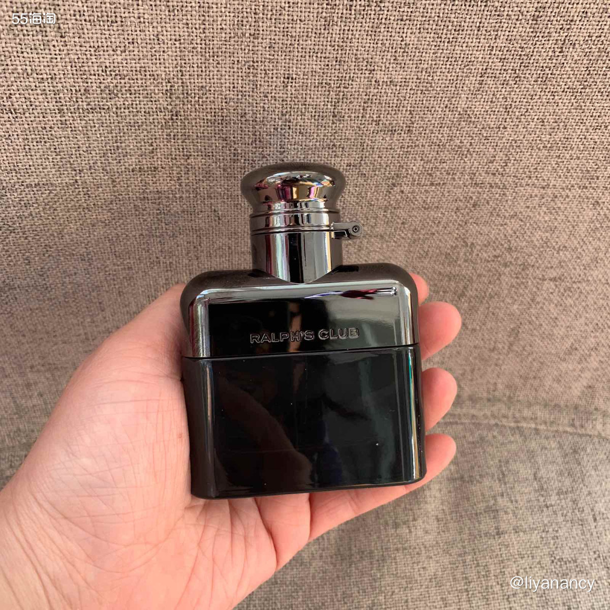 🍎外观：包装简约，黑色的不透明的包装，自带一种神秘的气息，