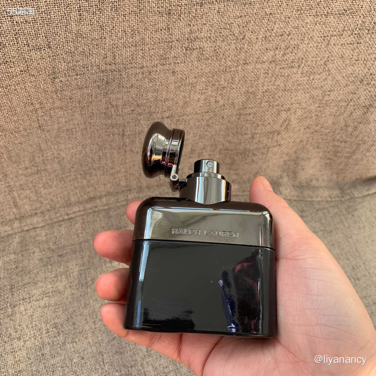 🍎外观：包装简约，黑色的不透明的包装，自带一种神秘的气息，