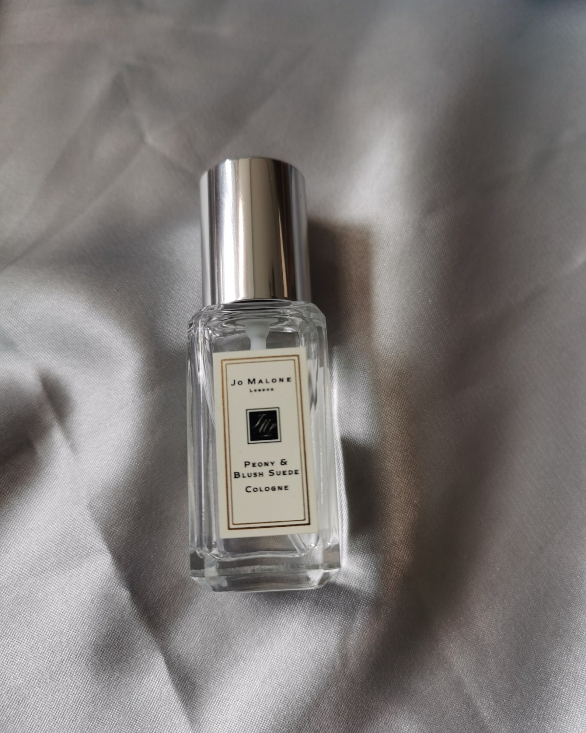 ✅祖玛珑牡丹与胭红麂绒香水香调比较温柔一些，适合温柔成熟女性