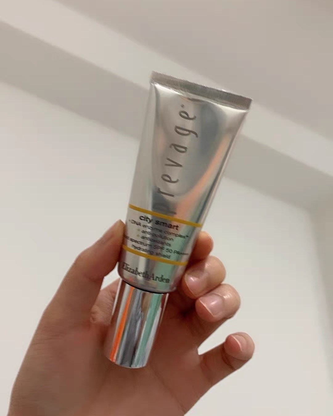 ✅雅顿橘灿霜，纯物理，为了缓解成分带来的泛白问题，雅顿还进行