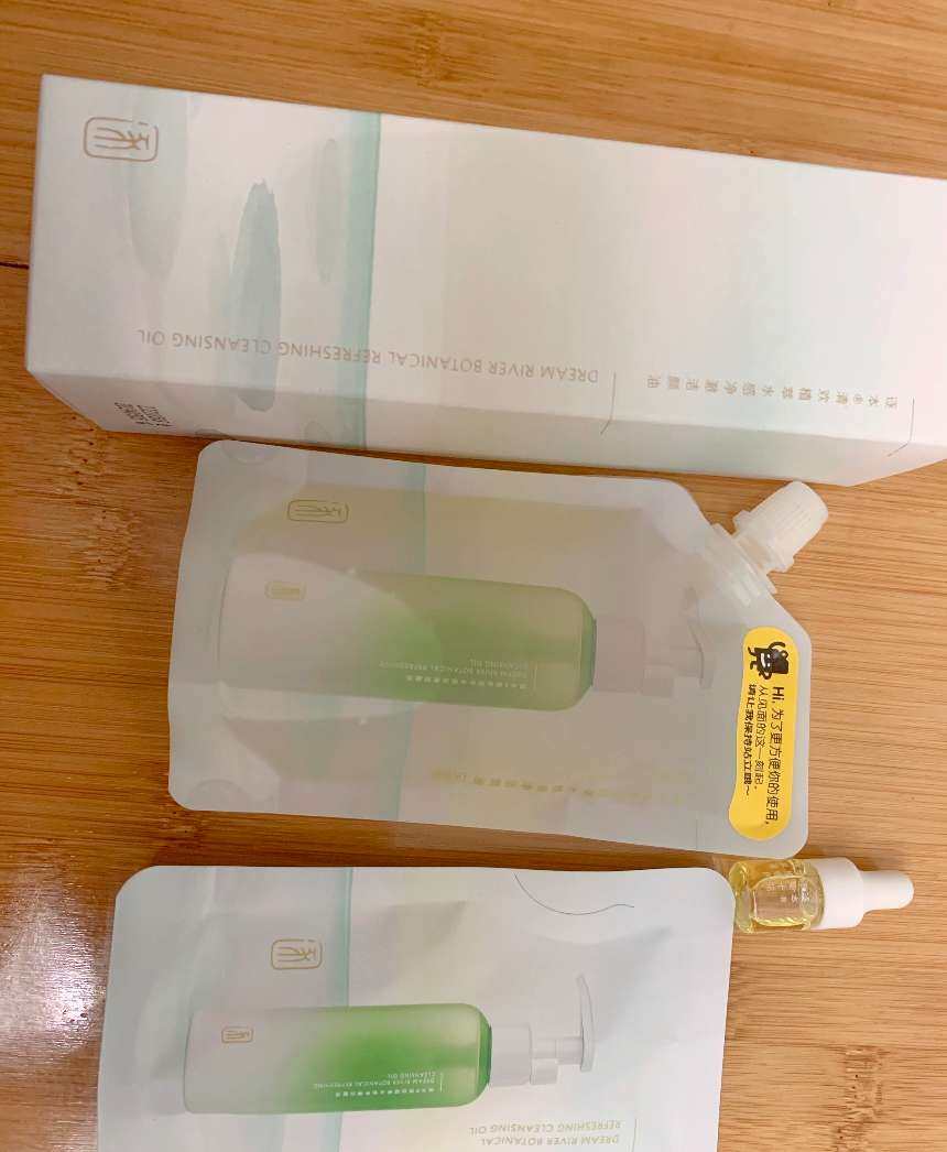 ☁️逐本由天然植物养肤成分，为肌提供养肤级卸妆，减少摩擦对皮